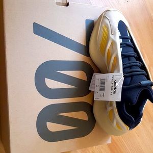 Adidas Yeezy 700 V3 Safflower Size US 7